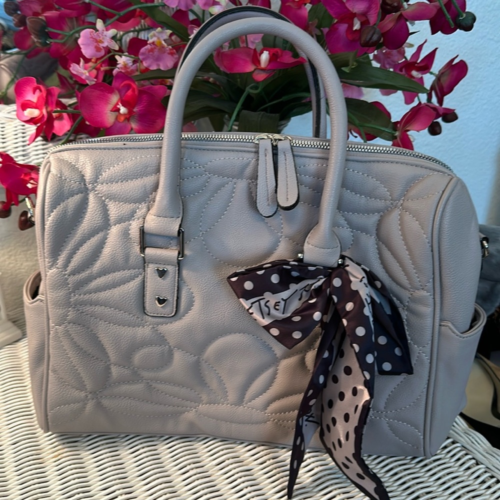 NWOT BETSEY JOHNSON HANDBAG. Pale lavender/grey. EXCELLENT CONDITION.